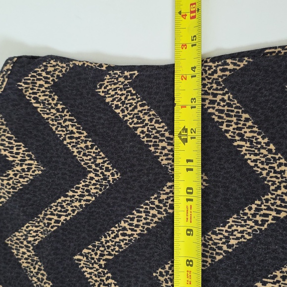 Women's Snap Black Tan Beige Chevron Pattern Sheath Sleeveless Midi Dress Size M - Picture 8 of 9